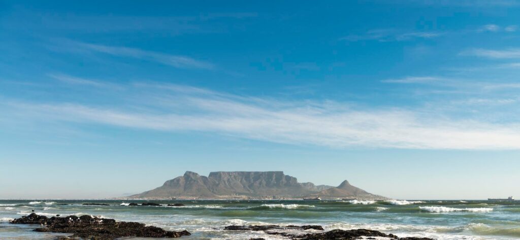 beach-with-table-mountain-cape-town-airport